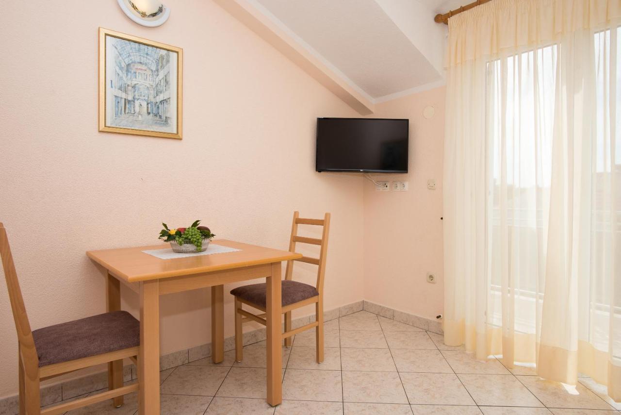 Topic Apartments Vodice Esterno foto