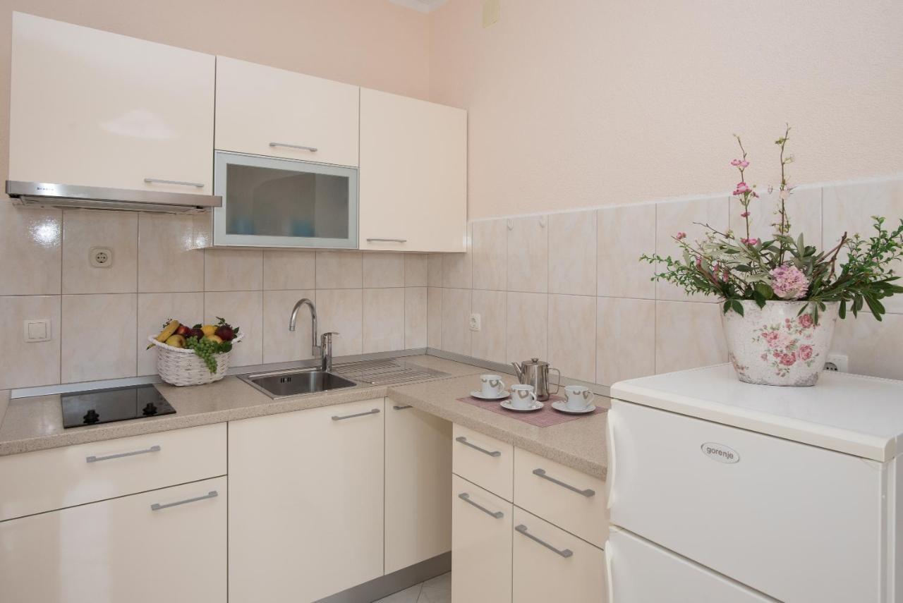 Topic Apartments Vodice Esterno foto
