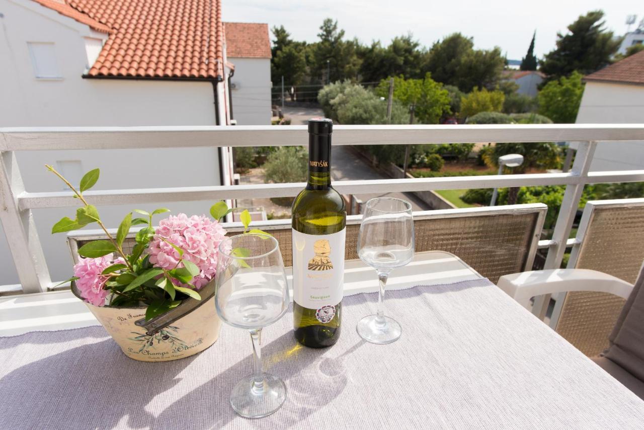 Topic Apartments Vodice Esterno foto