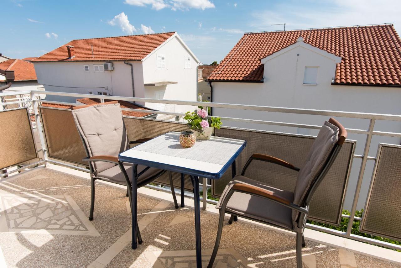 Topic Apartments Vodice Esterno foto