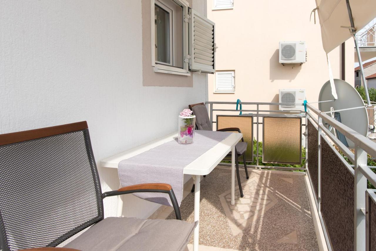Topic Apartments Vodice Esterno foto